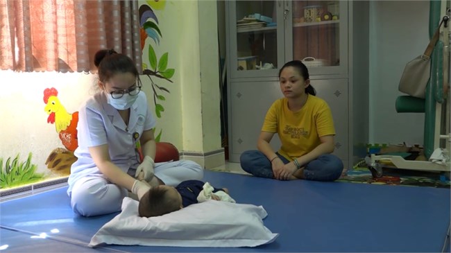 Mong ước giản đơn của những gia đình có con bại não ở Lào Cai (30/9/2023)