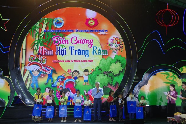 Trung thu cho trẻ em vùng lũ- Chương trình 