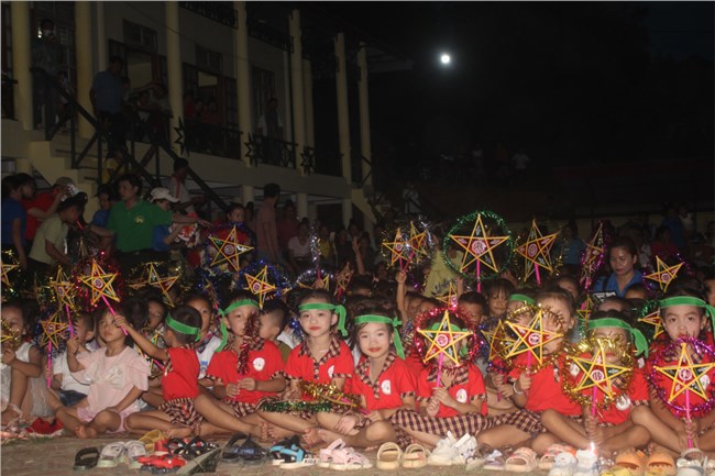 Trung thu về nơi cơn lũ đi qua (24/9/2023)