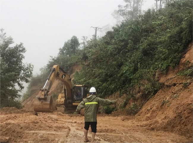 Thừa Thiên Huế: Nguy cơ sạt lở đất, cấm đường lên công trình thủy điện Rào Trăng (25/9/2023)