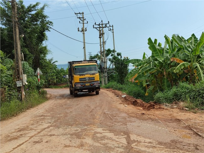 Quảng Ninh: Vận chuyển vật liệu phục vụ dự án, đường dân sinh tại thị xã Quảng Yên bị hư hỏng (13/9/2023)