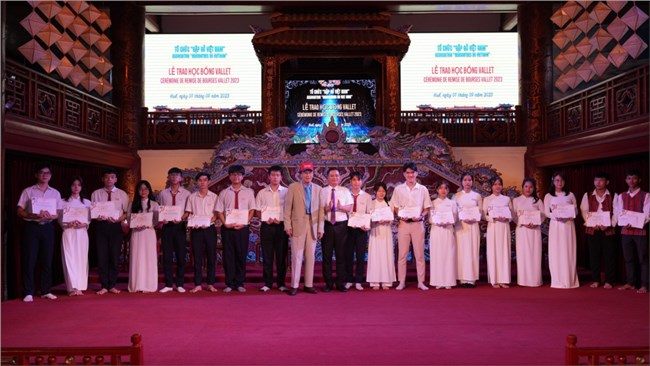 Thừa Thiên Huế: Trao học bổng Vallet đến với 220 học sinh, sinh viên xuất sắc (1/9/2023)