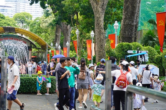 Ngày đầu nghỉ lễ, nhiều khu vui chơi ở TP.HCM hút khách tham quan (1/9/2023)