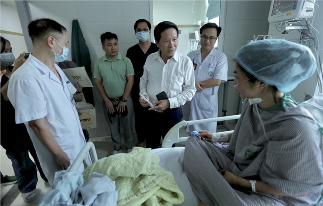 Công đoàn Đài TNVN hỗ trợ nạn nhân vụ cháy đang điều trị tại Bệnh viện Bạch Mai (15/9/2023)