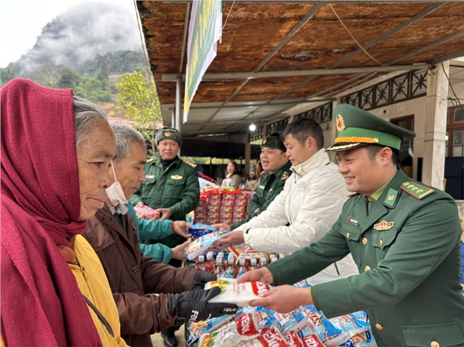 Nghĩa tình quân dân nơi rẻo cao biên giới Sơn La (28/1/2024)