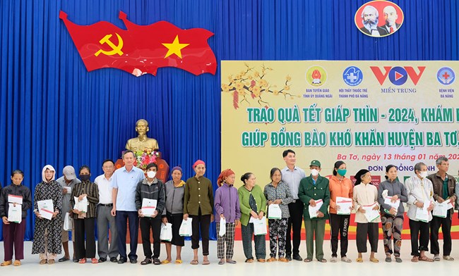 VOV miền Trung và các đơn vị đồng hành khám bệnh, tặng quà đồng bào nghèo miền núi Ba Tơ (13/1/2024)