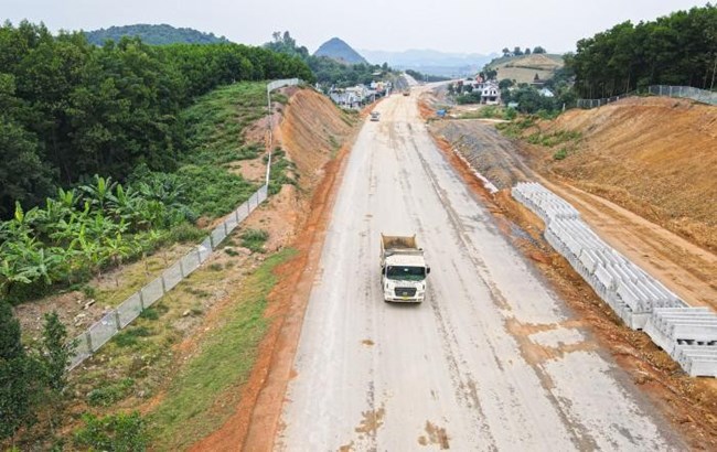 THƠI SỰ 21H30 ĐÊM 20/1/2024: Bộ Giao thông vận tải yêu cầu tỉnh Quảng Trị trong tháng 3 tới, phải bàn giao xong mặt bằng để thi công Dự án cao tốc Bắc - Nam phía Đông