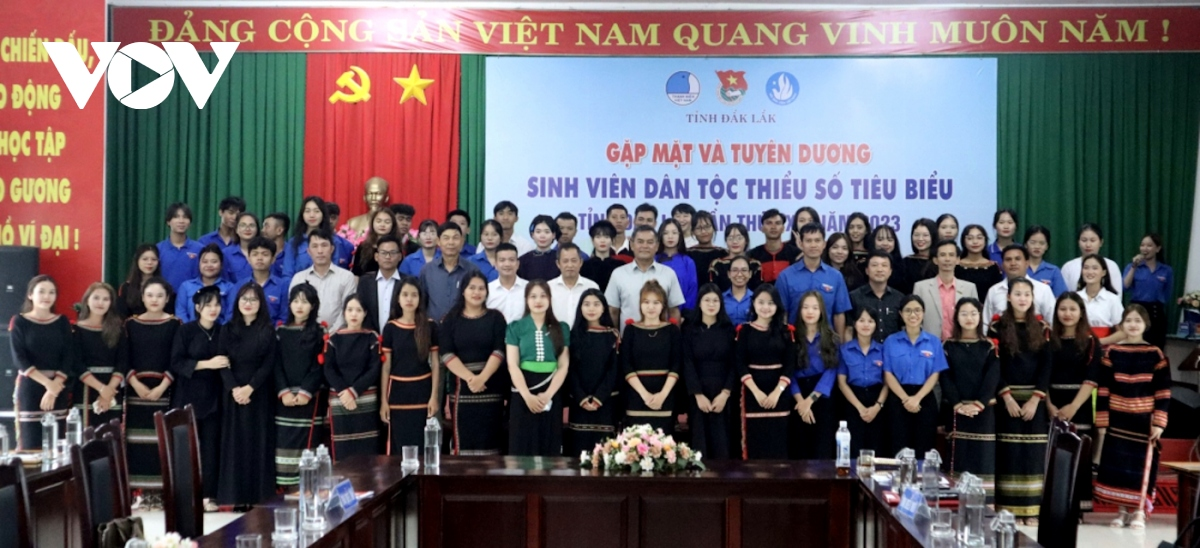 Những bông hoa tươi thắm” của buôn làng Đắk Lắk (10/1/2024)