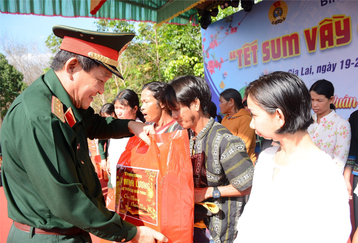 Hơn 10 tỷ đồng tổ chức “Tết sum vầy, xuân chia sẻ” ở biên giới Gia Lai, Kon Tum (20/1/2024)