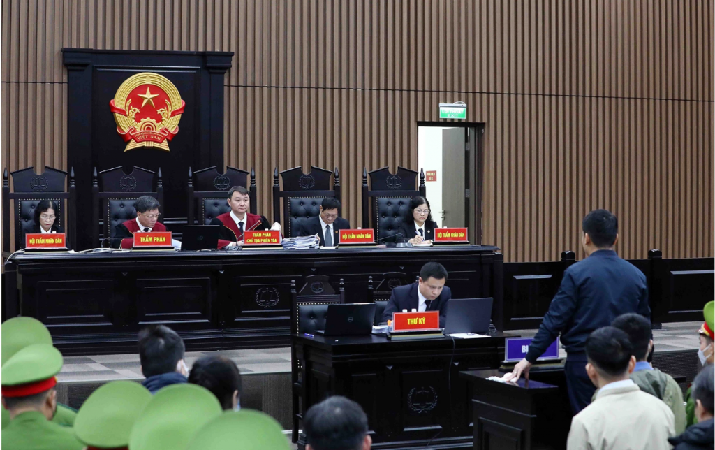 THỜI SỰ 12H TRƯA 03/1/2023: Xét xử sơ thẩm 38 bị cáo trong vụ án xảy ra tại Công ty Cổ phần công nghệ Việt Á
