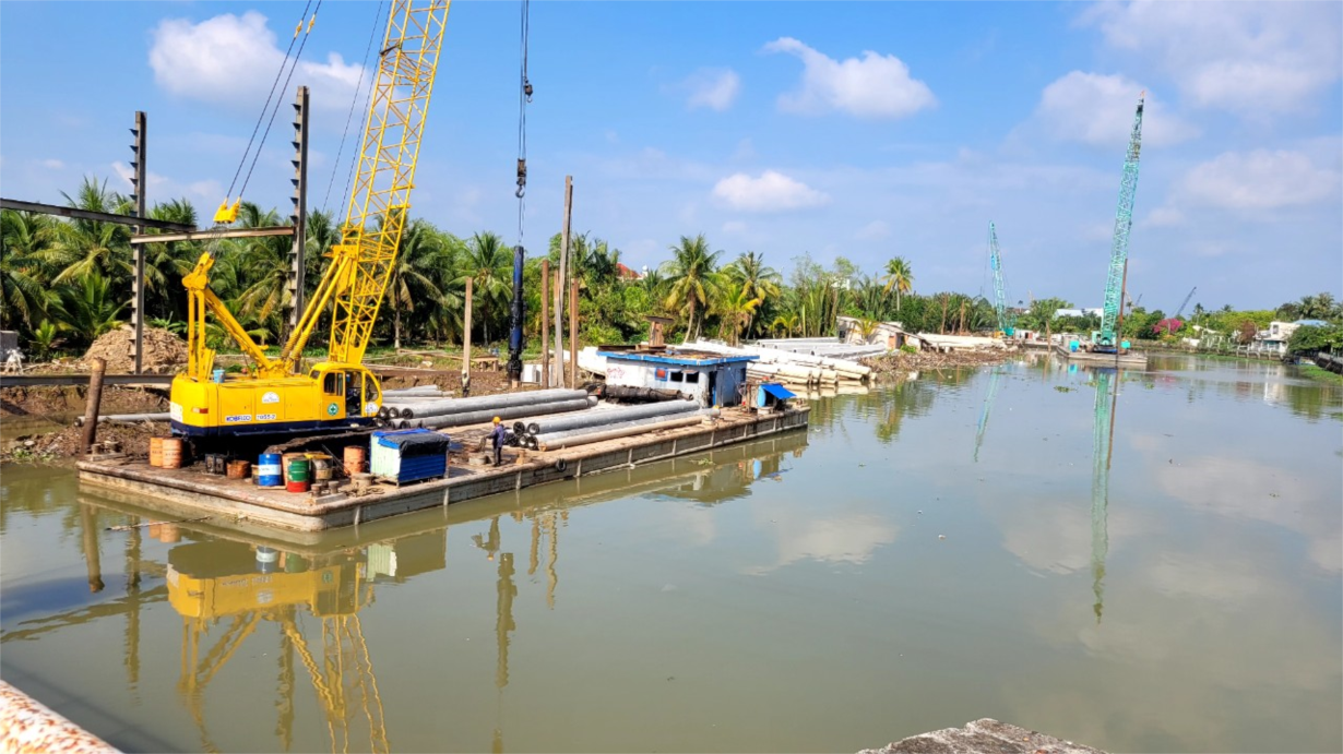 Tiền Giang: UBND tỉnh yêu cầu chủ đầu tư báo cáo giải trình những bất cập trong thi công dự án Đường ven sông Bảo Định (02/1/2024)