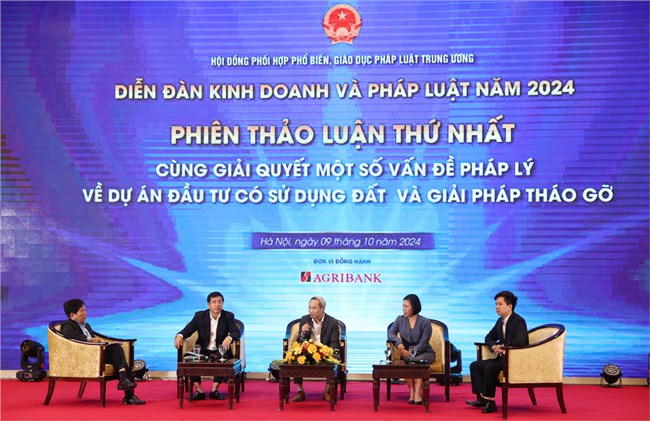 Giải quyết các vấn đề pháp lý, tạo môi trường thuận lợi cho đầu tư, sản xuất kinh doanh (18/10/2024)