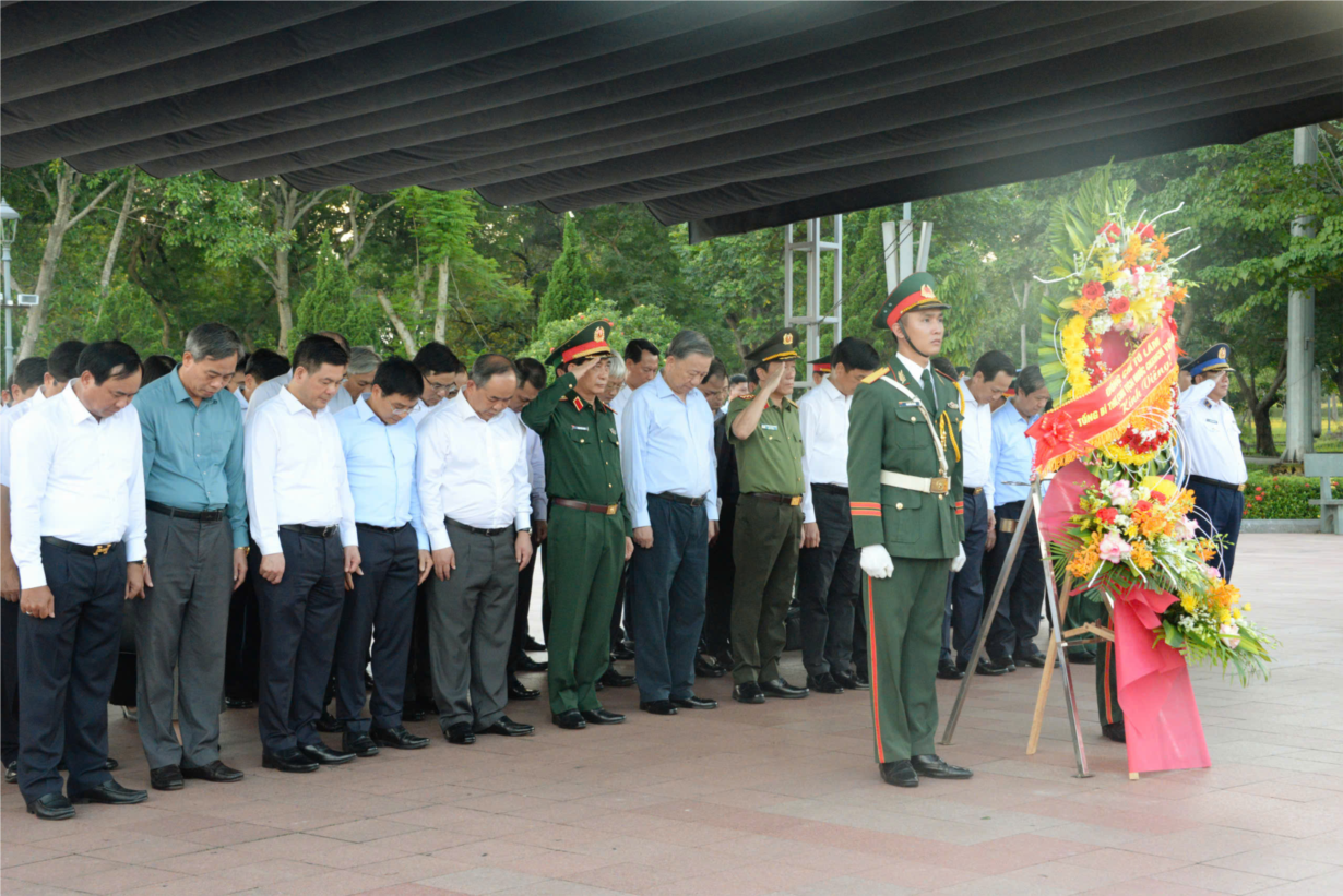 THỜI SỰ 21H30 ĐÊM 15/10/2024: Tổng Bí thư, Chủ tịch nước Tô Lâm dâng hương tưởng nhớ các anh hùng liệt sỹ và Tổng Bí thư Lê Duẩn tại Quảng Trị.