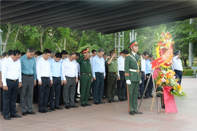 THỜI SỰ 21H30 ĐÊM 15/10/2024: Tổng Bí thư, Chủ tịch nước Tô Lâm dâng hương tưởng nhớ các anh hùng liệt sỹ và Tổng Bí thư Lê Duẩn tại Quảng Trị.