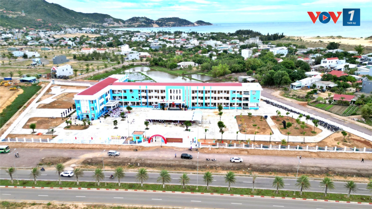 Yêu cầu kiểm điểm trách nhiệm của hiệu trưởng các trường thu tiền sai quy định (02/10/2024)