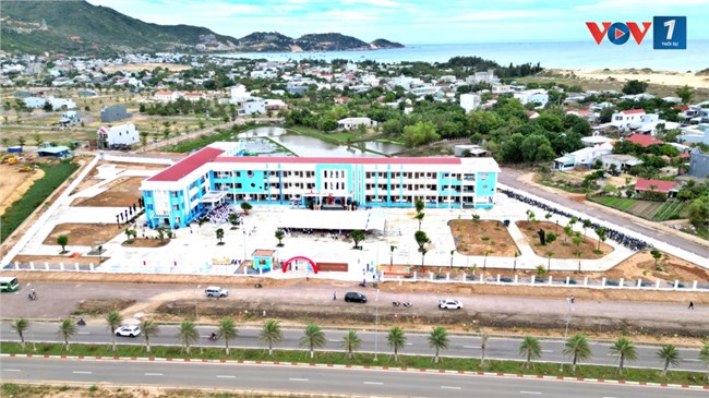 Yêu cầu kiểm điểm trách nhiệm của hiệu trưởng các trường thu tiền sai quy định (02/10/2024)