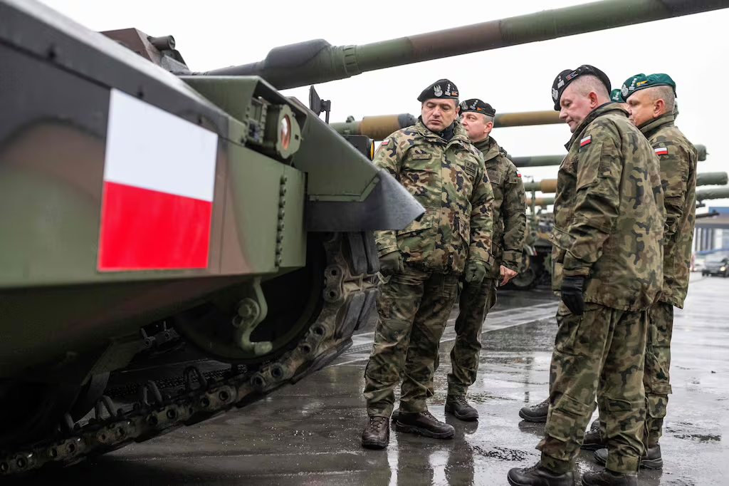 Ba Lan loại trừ khả năng gửi vũ khí mới cho Ukraine (26/10/2024)