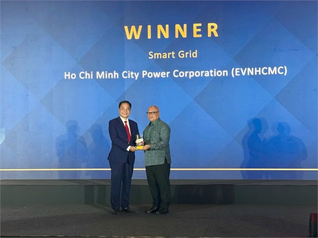 EVNHCMC liên tiếp đạt 2 giải thưởng quốc tế cho “Lưới điện thông minh - Smart Grid” (09/10/2024)