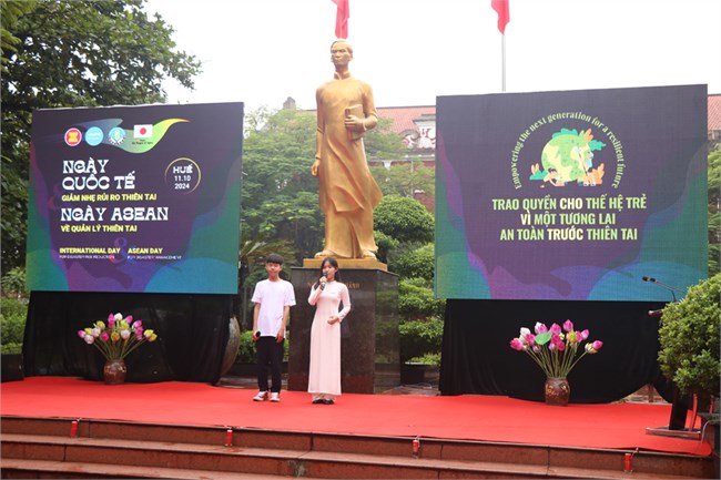 Đa dạng hình thức truyền thông để ứng phó thiên tai (18/10/2024)