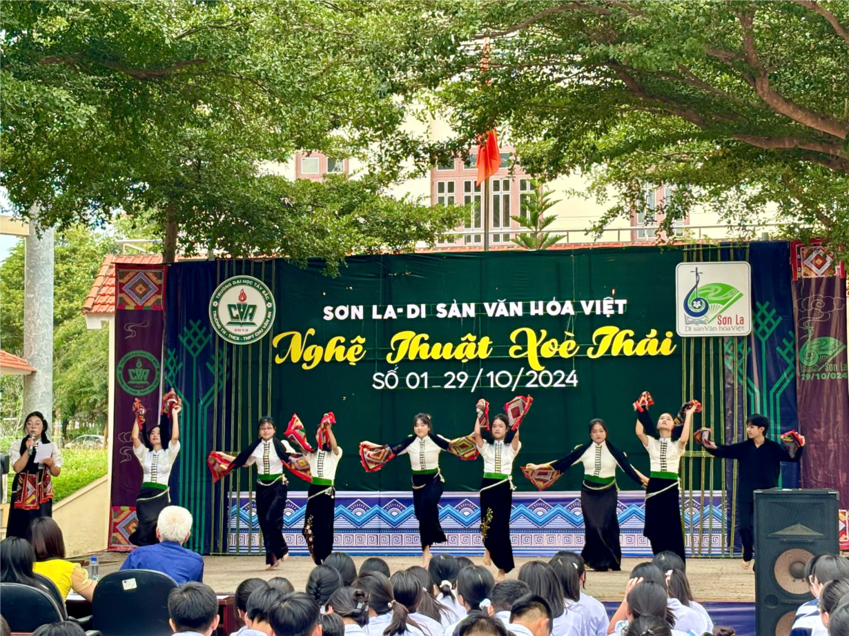 Lần đầu đưa xoè thái vào thi trong trường học ở Sơn La (31/10/2024)