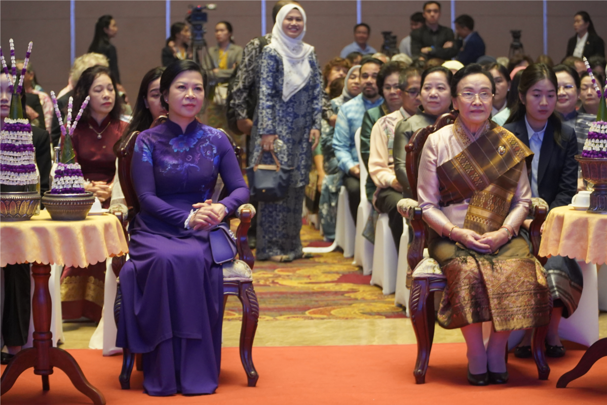 Phu nhân Tổng Bí thư tham dự Hội thảo dệt may truyền thống ASEAN lần thứ 9 tại Lào (6/11/2024)