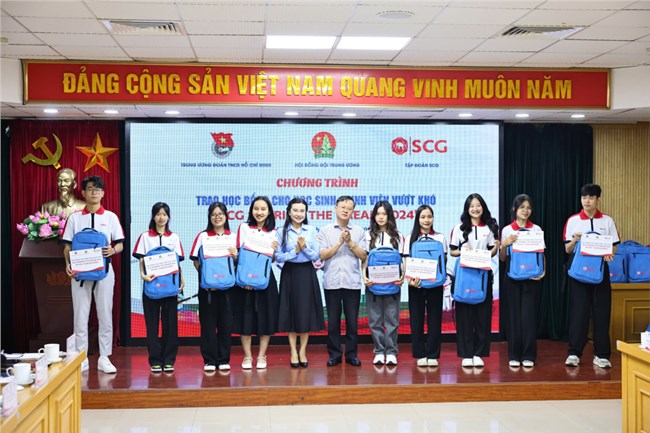 Trao học bổng SCG Sharing the Dream 2024 cho học sinh, sinh viên (12/11/2024)