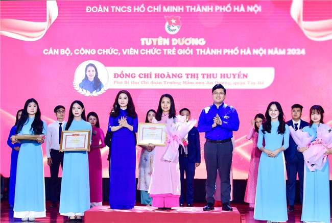 Tuyên dương cán bộ, công chức, viên chức trẻ giỏi thành phố Hà Nội (23/11/2024)