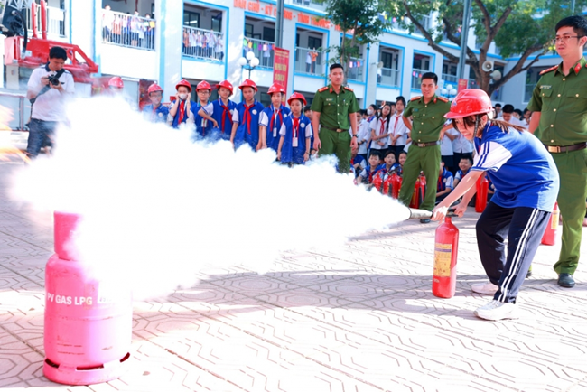 Cách thức Hà Nội tuyên truyền phòng cháy chữa cháy trong các trường học (19/11/2024)