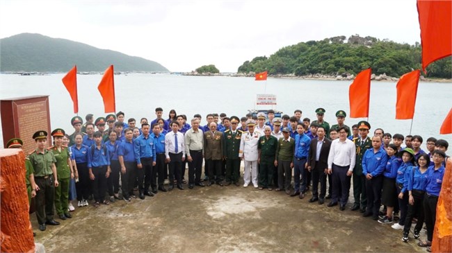 Tuổi trẻ Phú Yên hành quân về nguồn Bến Vũng Rô (19/11/2024)