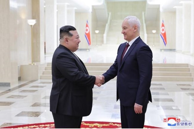 Ông Kim Jong-un gặp Bộ trưởng Quốc phòng Nga thảo luận quan hệ song phương và tình hình khu vực (30/11/2024)