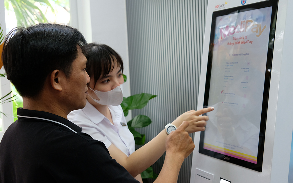 Bệnh viện Đà Nẵng vận hành hệ thống Kiosk Y Tế thông minh (4/11/2024)