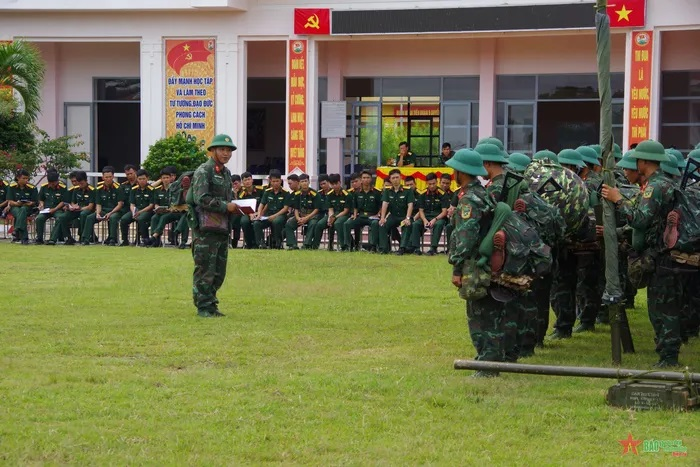 Bồi dưỡng cán bộ trẻ ở Sư đoàn 10, Quân đoàn 3 (01/11/2024)