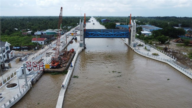 Tiền Giang: Đưa vào hoạt động cống ngăn mặn lớn thứ 2 Miền Tây (4/11/2024)