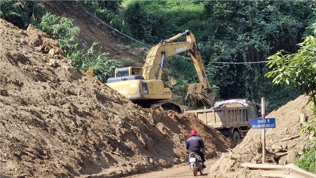 Quốc lộ 70 vẫn ngổn ngang sau bão số 3 (05/11/2024)