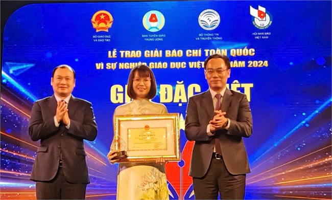 Ban Thời sự (VOV1) nhận giải Đặc biệt Giải báo chí toàn quốc Vì sự nghiệp Giáo dục Việt Nam (16/11/2024)