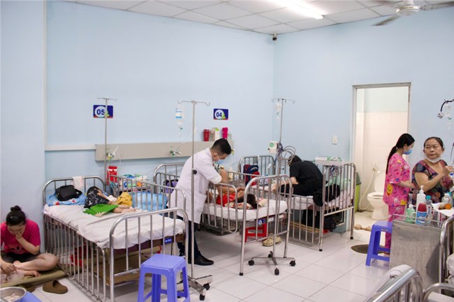 Dịch sởi bủa vây, lo ngại bùng phát mạnh dịp lễ Tết (19/12/2024)