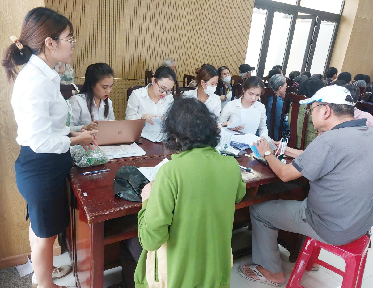  Bảo hiểm xã hội TP Đà Nẵng đẩy mạnh chi trả dịch vụ an sinh xã hội qua thanh toán không dùng tiền mặt (9/12/2024)