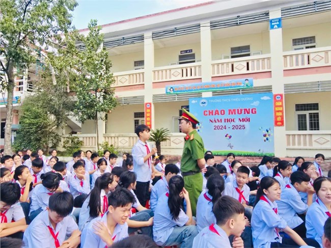 Những kỹ năng cần thiết để trẻ em tự bảo vệ mình khỏi các hành vi bạo lực, xâm hại tình dục  (17/11/2024)