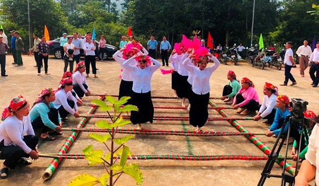 Bảo tồn, phát huy bản sắc văn hóa truyền thống các dân tộc thiểu số gắn với phát triển du lịch (15/12/2024)