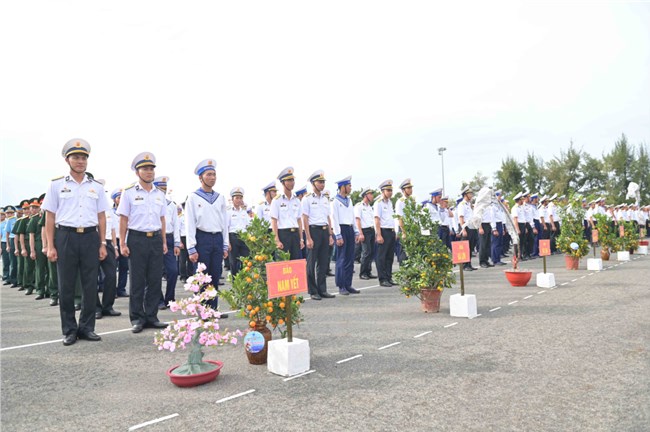 THỜI SỰ 12H TRƯA 27/12/2024: Đoàn tàu của Vùng 4 Hải quân vận chuyển mai, đào, quất và nhiều hàng Tết đến với quân và dân trên các đảo tiền tiêu của Tổ quốc.