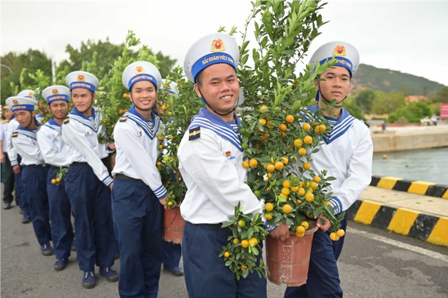 Mang Xuân sớm đến với Trường Sa (27/12/2024)