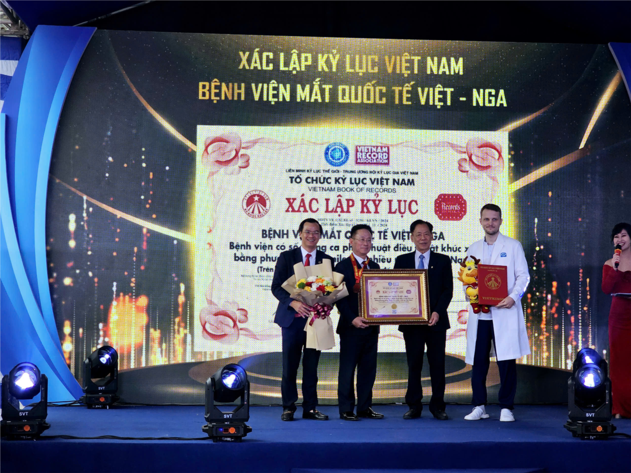 Trao kỷ lục Việt Nam tại Bệnh viện Mắt Quốc tế Việt- Nga  (07/12/2024)