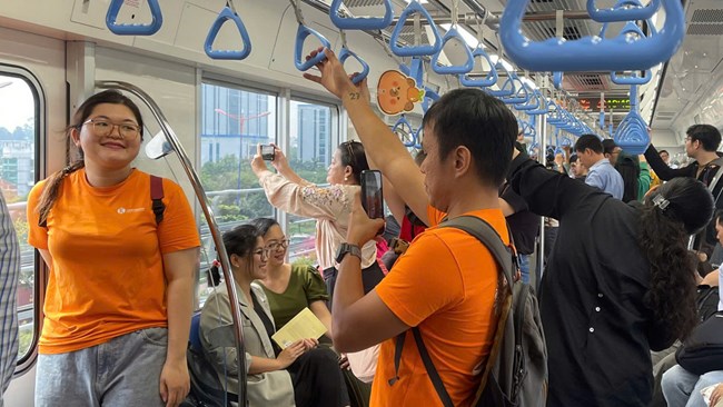 Metro 1 sắp đi vào vận hành, người dân hào hứng (15/12/2024)