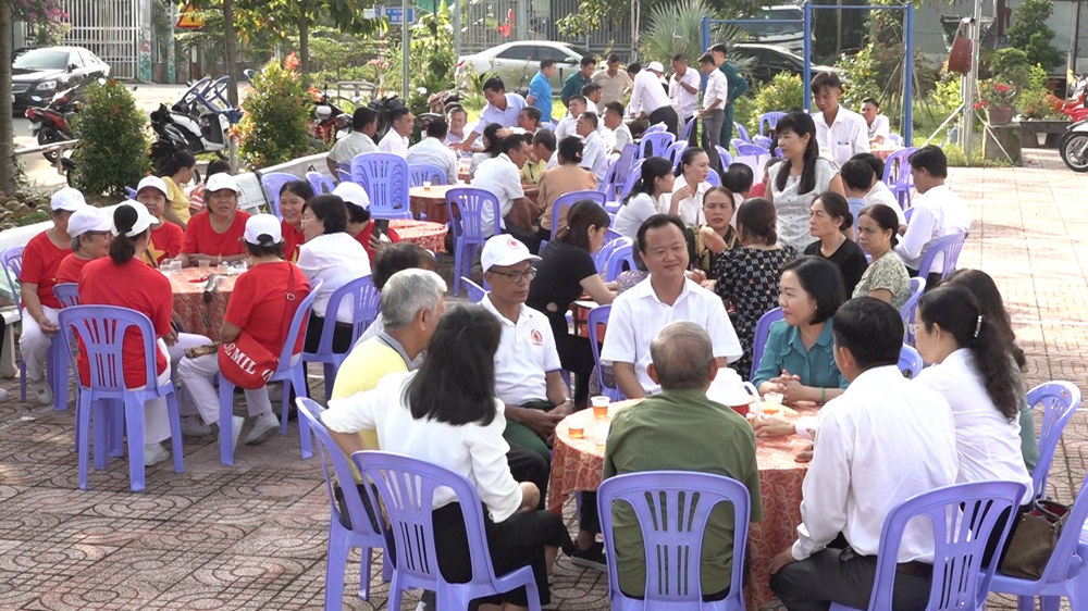 Đối thoại, lắng nghe lòng dân qua mô hình cà phê sáng (11/02/2024)
