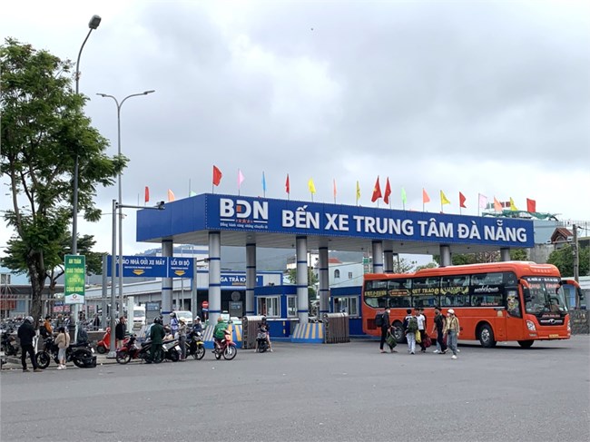 Bến xe Trung tâm đông đúc, nhộn nhịp đón người dân trở lại Đà Nẵng sau Tết (14/2/2024)