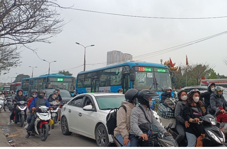 Giao thông Hà Nội trong ngày cuối kỳ nghỉ lễ Tết Nguyên đán- ùn ứ nhiều điểm (14/2/2024)