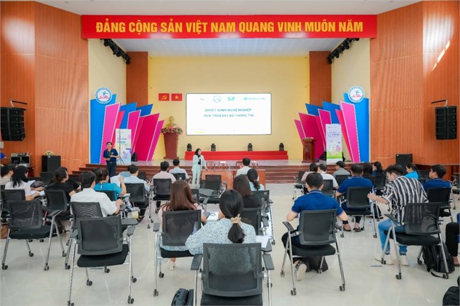 Khởi động chương trình hướng nghiệp cho học sinh THPT (03/03/2024)