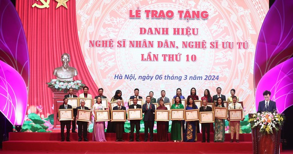 THỜI SỰ 12H TRƯA 6/3/2024: Các nghệ sĩ nhân dân, nghệ sĩ ưu tú thực sự là “vốn quý của đất nước” trong lĩnh vực văn hóa, nghệ thuật.