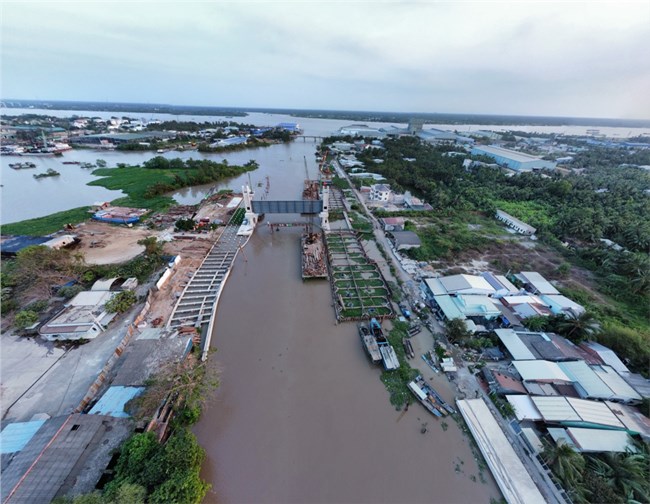 Tiền Giang: Đóng khẩn cấp cống âu kênh Nguyễn Tấn Thành để ngăn mặn(02/3/2024)