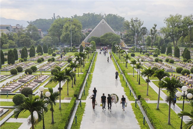 Những quản trang thầm lặng nơi mảnh đất hoa lửa Điện Biên Phủ (4/4/2024)